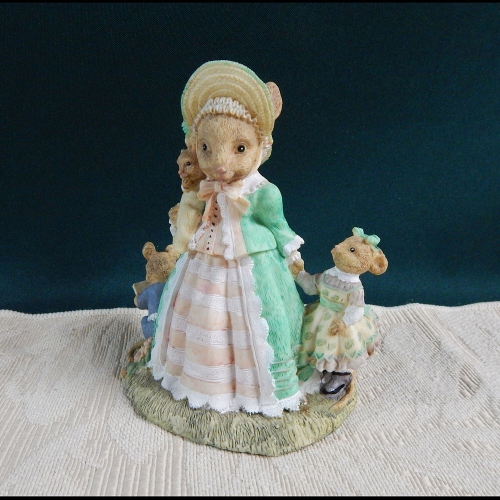 Victoria Nibbler Rabbit Figurine: 1994 Victorian Collection, Original Box